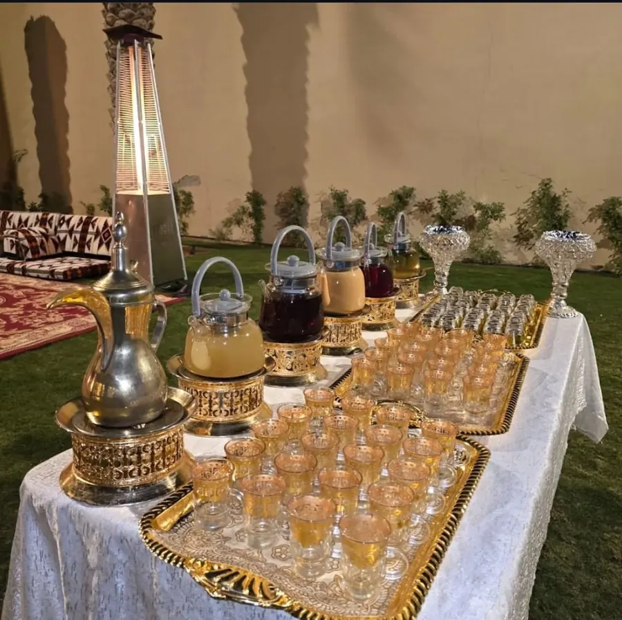 طاولة ضيافة منسّقة
